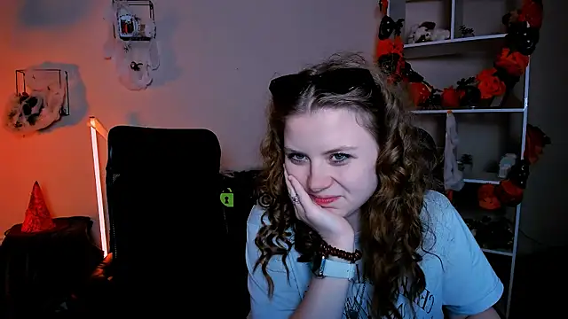 Snapshot of foxy_tease_ chatting on October 22, 10:42 pm foxy tease  online show from October 22, 10:42 pm