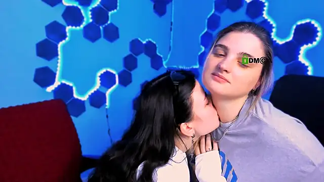 foxy tease  online show from December 13, 8:25 pm