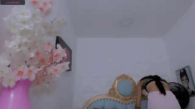 eimy skinny  online show from October 28, 6:10 pm