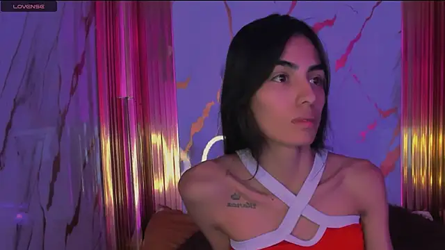 Snapshot of eimy_skinny_ chatting on February 7, 12:31 pm eimy skinny online show from February 7, 12:31 pm