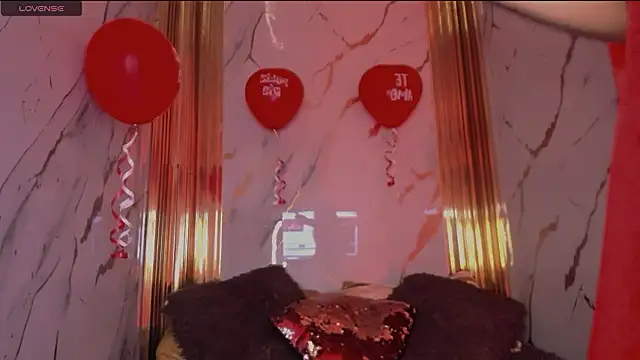 Snapshot of eimy_skinny_ chatting on February 15, 12:47 pm eimy skinny online show from February 15, 12:47 pm