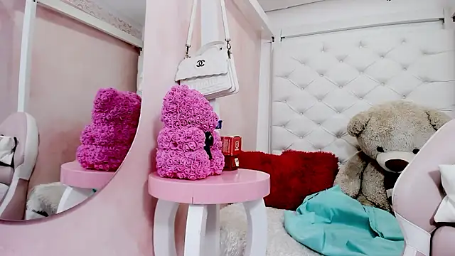 Snapshot of eimy_skinny_ chatting on February 20, 12:49 pm eimy skinny online show from February 20, 12:49 pm