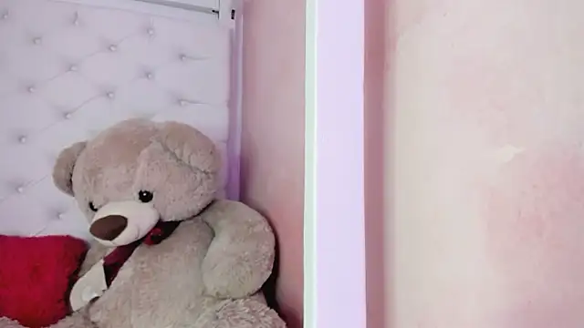 Snapshot of eimy_skinny_ chatting on February 26, 12:37 pm eimy skinny online show from February 26, 12:37 pm