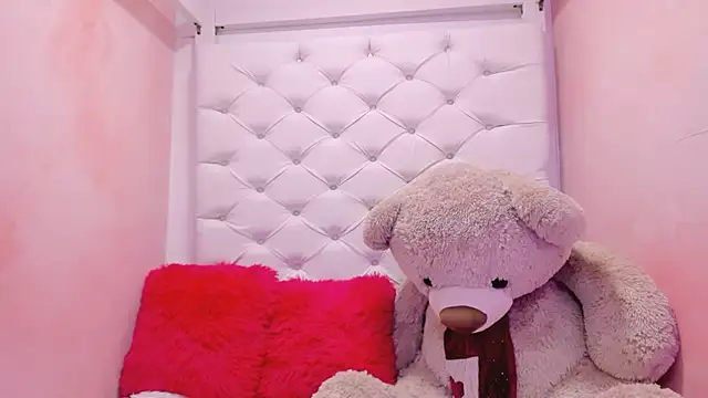 Snapshot of eimy_skinny_ chatting on February 28, 12:28 pm eimy skinny online show from February 28, 12:28 pm