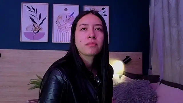 Snapshot of SarahMiler_ chatting on February 21, 11:11 am SarahMiler online show from February 21, 11:11 am