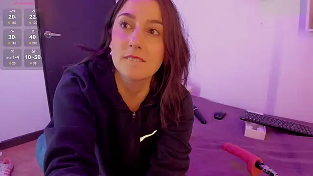 Samaraa Smith online show from October 6, 12:02 pm