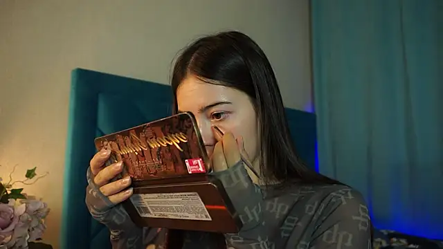 ywixos online show from September 21, 1:13 pm