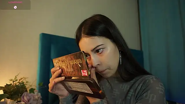 ywixos online show from October 12, 1:32 pm