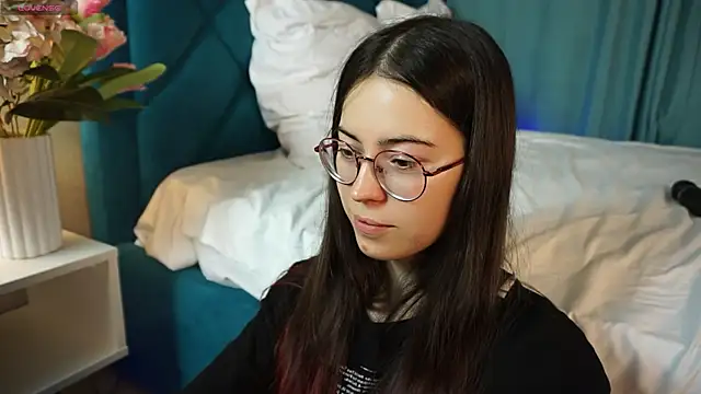 ywixos online show from December 18, 2:34 pm