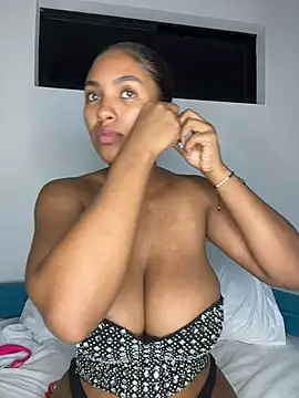 Snapshot of Mia_sweet80 chatting on October 10, 3:27 am Mia sweet80 online show from October 10, 3:27 am