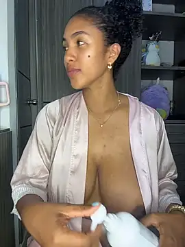 Snapshot of Mia_sweet80 chatting on October 15, 2:55 am Mia sweet80 online show from October 15, 2:55 am