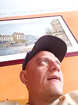 Snapshot of leon8013A chatting on November 6, 2:51 pm leon8013A online show from November 6, 2:51 pm