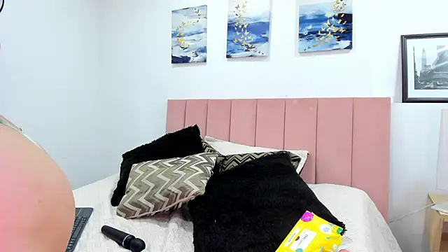 Snapshot of Maddy_Mills chatting on April 23, 7:05 pm Maddy Mills online show from April 23, 7:05 pm