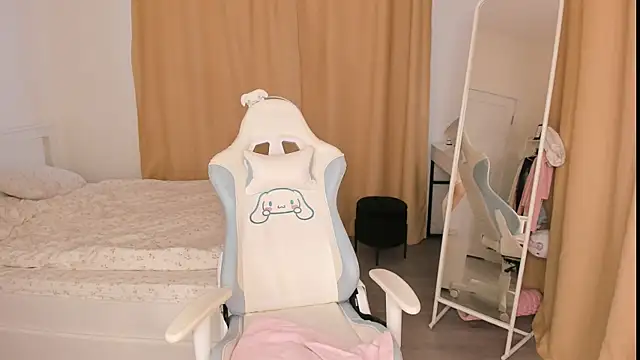 mayyacozyy online show from February 17, 6:43 am