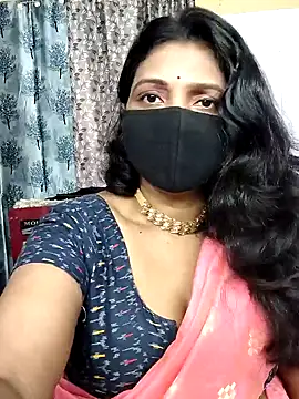 Snapshot of Hotty_Sonali chatting on May 13, 11:44 pm Hotty Sonali online show from May 13, 11:44 pm