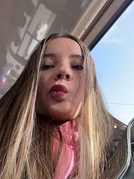 Snapshot of StephanieMur chatting on October 5, 5:17 am StephanieMur online show from October 5, 5:17 am