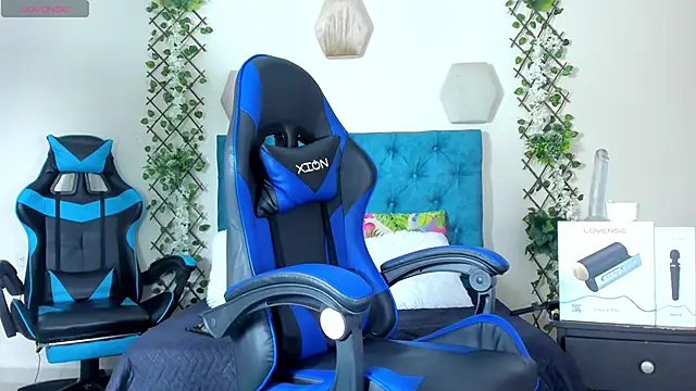 Snapshot of _taylor_black chatting on October 31, 3:13 pm  taylor black online show from October 31, 3:13 pm