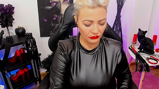 demisweet online show from February 7, 2:04 pm