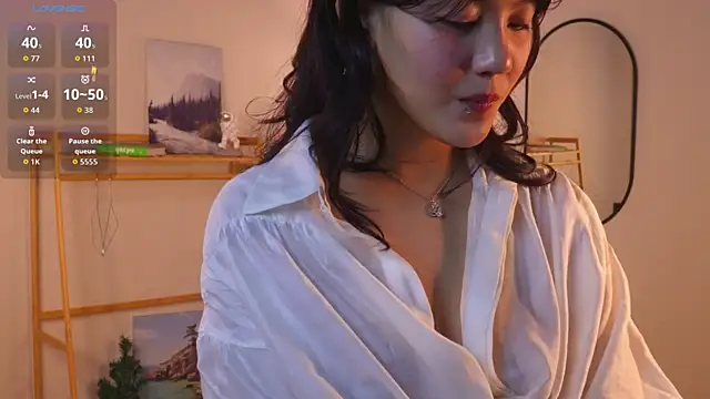 MoiraEger online show from February 8, 4:10 pm