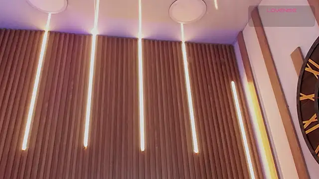 MylaDreams online show from December 19, 3:46 am