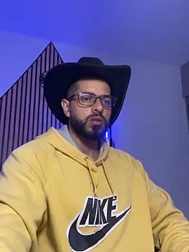 Snapshot of magnumchris chatting on February 3, 10:48 pm magnumchris online show from February 3, 10:48 pm