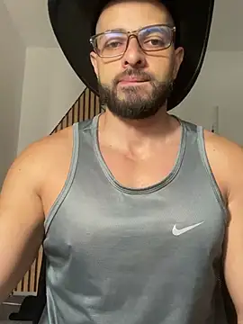 Snapshot of magnumchris chatting on February 19, 12:34 pm magnumchris online show from February 19, 12:34 pm