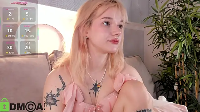 Molly Platt online show from March 26, 9:04 am