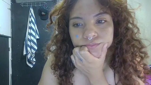 Snapshot of VioletV chatting on May 22, 12:40 am VioletV online show from May 22, 12:40 am