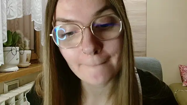 Snapshot of LooveELLYx chatting on January 6, 5:33 am LooveELLYx online show from January 6, 5:33 am