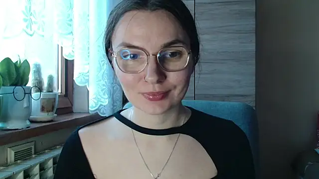 Snapshot of LooveELLYx chatting on January 7, 2:30 pm LooveELLYx online show from January 7, 2:30 pm