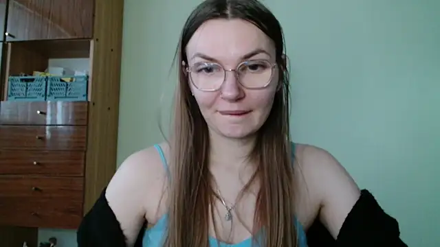 Snapshot of LooveELLYx chatting on January 13, 2:44 pm LooveELLYx online show from January 13, 2:44 pm