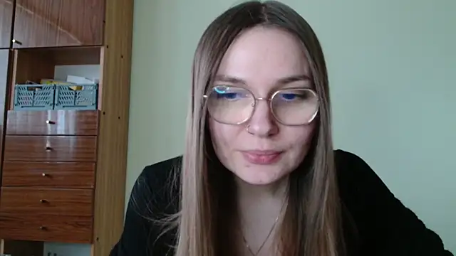 Snapshot of LooveELLYx chatting on February 2, 2:27 pm LooveELLYx online show from February 2, 2:27 pm