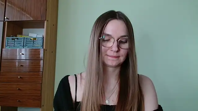 Snapshot of LooveELLYx chatting on February 4, 2:34 pm LooveELLYx online show from February 4, 2:34 pm