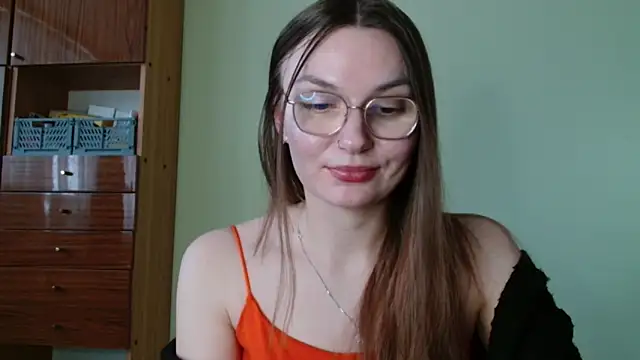 Snapshot of LooveELLYx chatting on February 5, 2:33 pm LooveELLYx online show from February 5, 2:33 pm