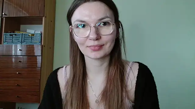 Snapshot of LooveELLYx chatting on February 6, 7:34 am LooveELLYx online show from February 6, 7:34 am