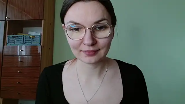 Snapshot of LooveELLYx chatting on February 10, 2:32 pm LooveELLYx online show from February 10, 2:32 pm