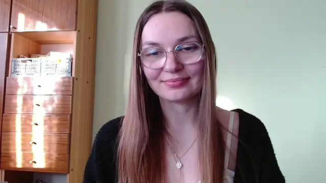 Snapshot of LooveELLYx chatting on February 18, 2:35 pm LooveELLYx online show from February 18, 2:35 pm