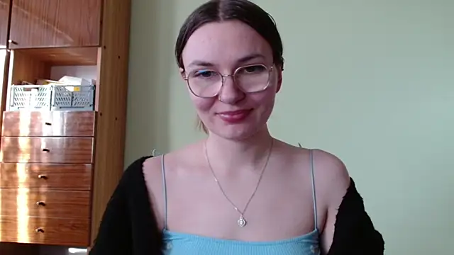 Snapshot of LooveELLYx chatting on February 19, 2:24 pm LooveELLYx online show from February 19, 2:24 pm