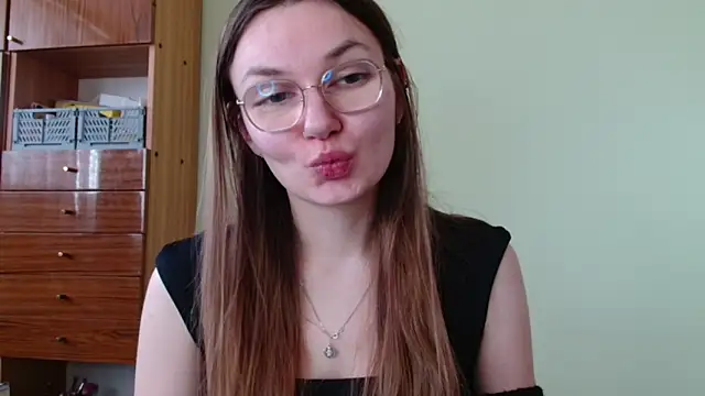 Snapshot of LooveELLYx chatting on February 27, 7:52 am LooveELLYx online show from February 27, 7:52 am