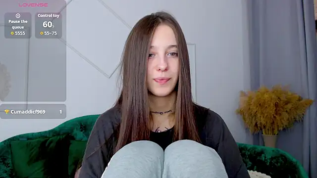 Snapshot of Little_cherryy__ chatting on September 20, 6:36 am Little cherryy online show from September 20, 6:36 am