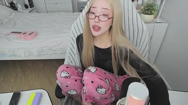 saadnesstyan online show from December 3, 7:49 am