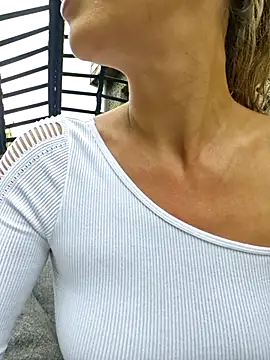 CelynaRoss online show from June 2, 1:35 pm