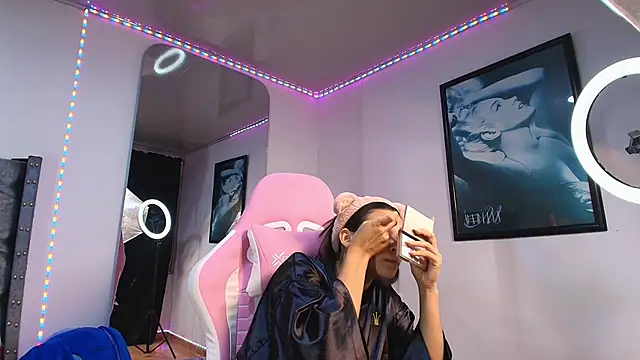 GraceWallace  online show from November 9, 12:20 am