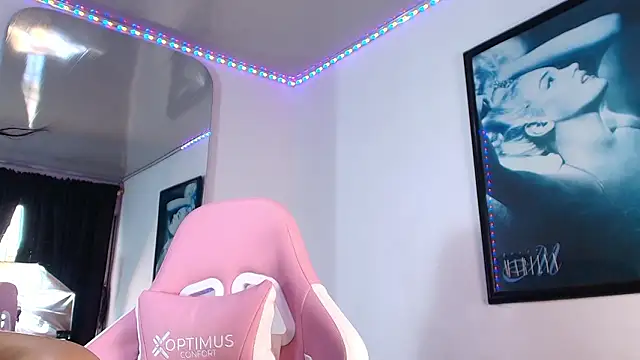 GraceWallace  online show from February 8, 9:40 pm