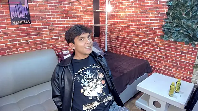 Thiago Kozak online show from July 15, 2:17 am