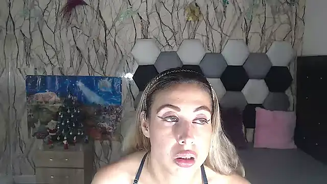 Snapshot of AntonellaBlanc chatting on December 17, 12:49 am AntonellaBlanc online show from December 17, 12:49 am