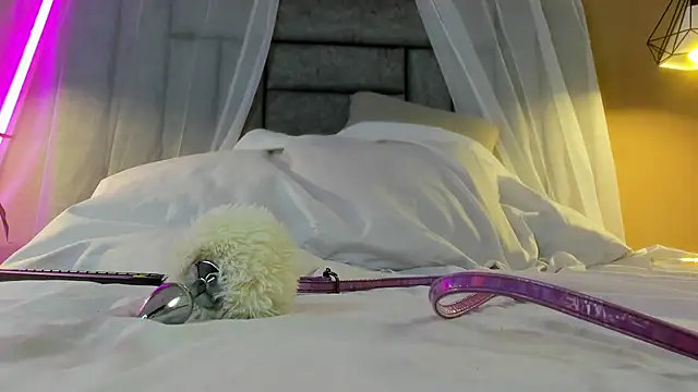 Brenda lot online show from November 13, 8:52 pm