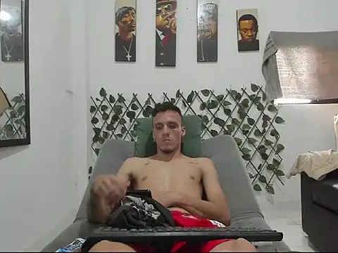 Latins Boss online show from April 5, 8:28 pm