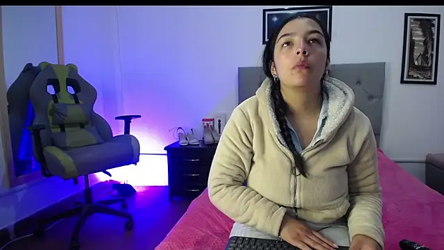 Esmeraldaa- online show from September 27, 5:01 am