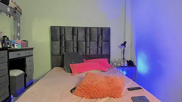 Esmeraldaa- online show from January 8, 5:54 am